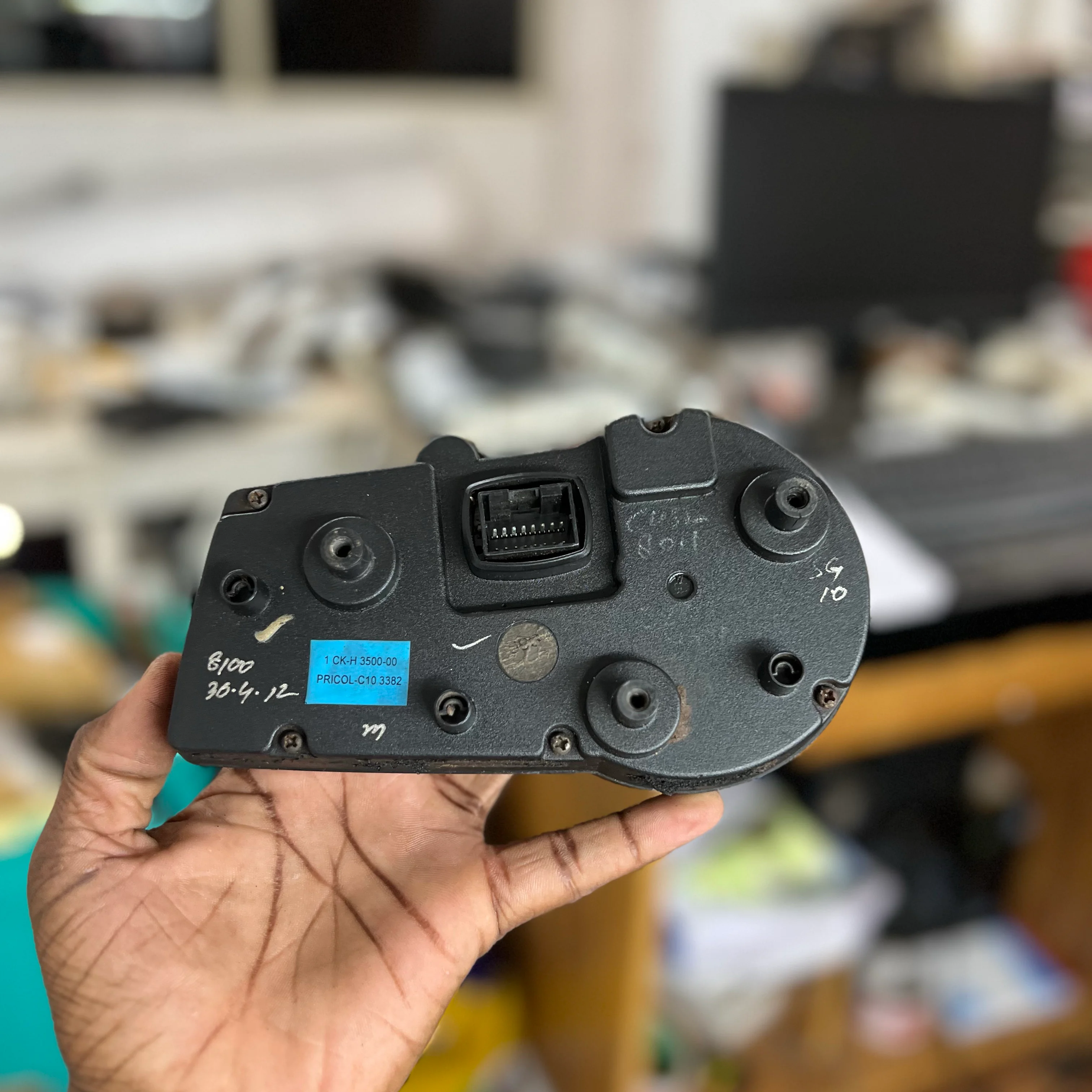 R15 V1 SPEEDOMETER 3