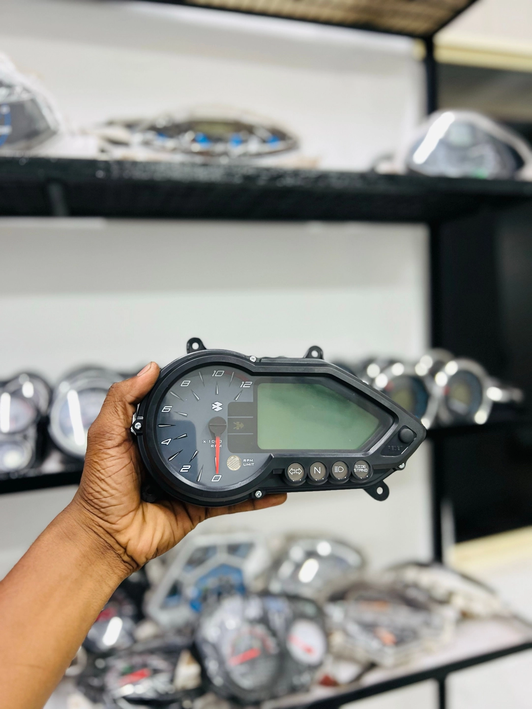 PULSER 220 SPEEDOMETER