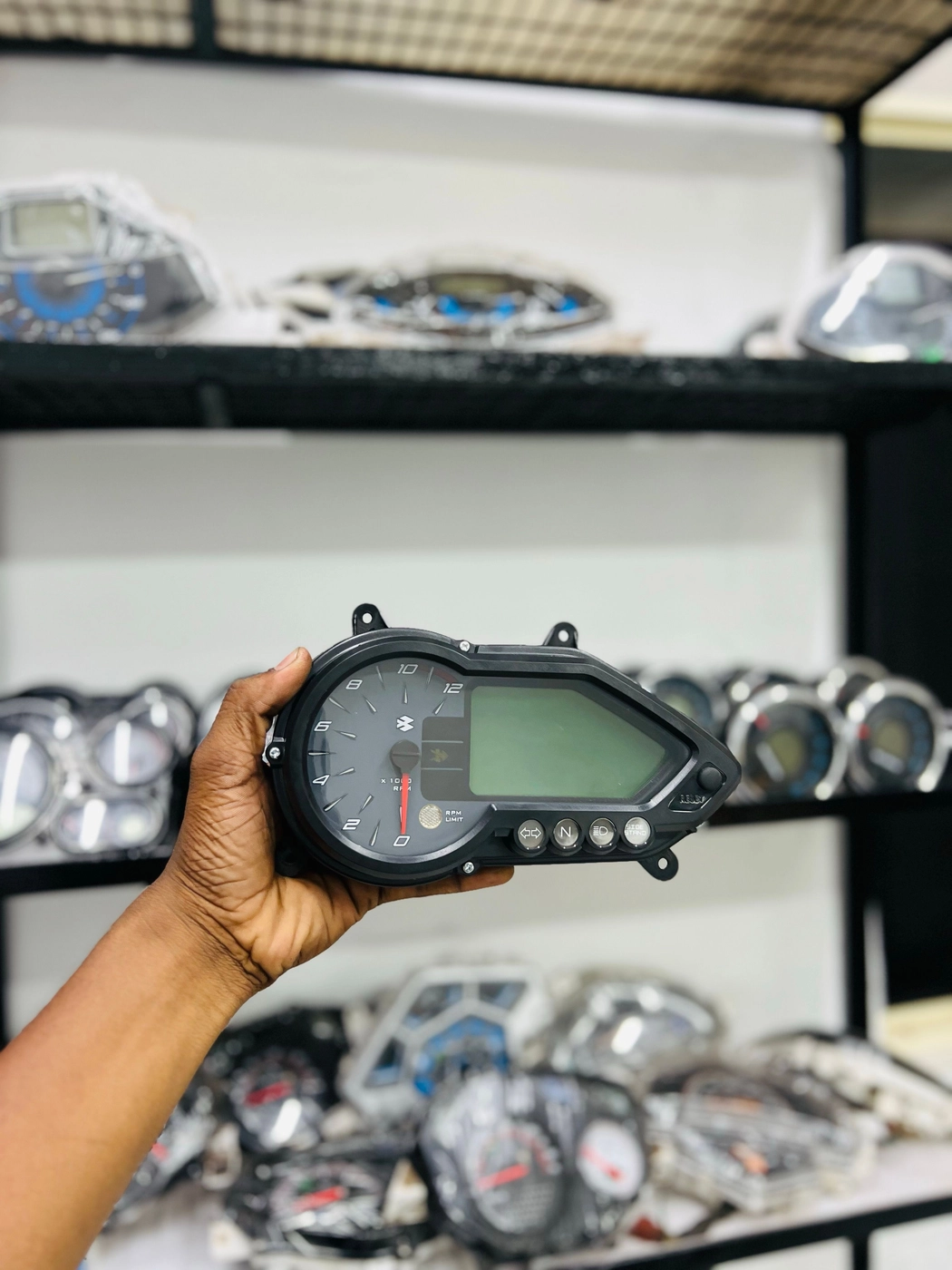 PULSER 220 SPEEDOMETER 2