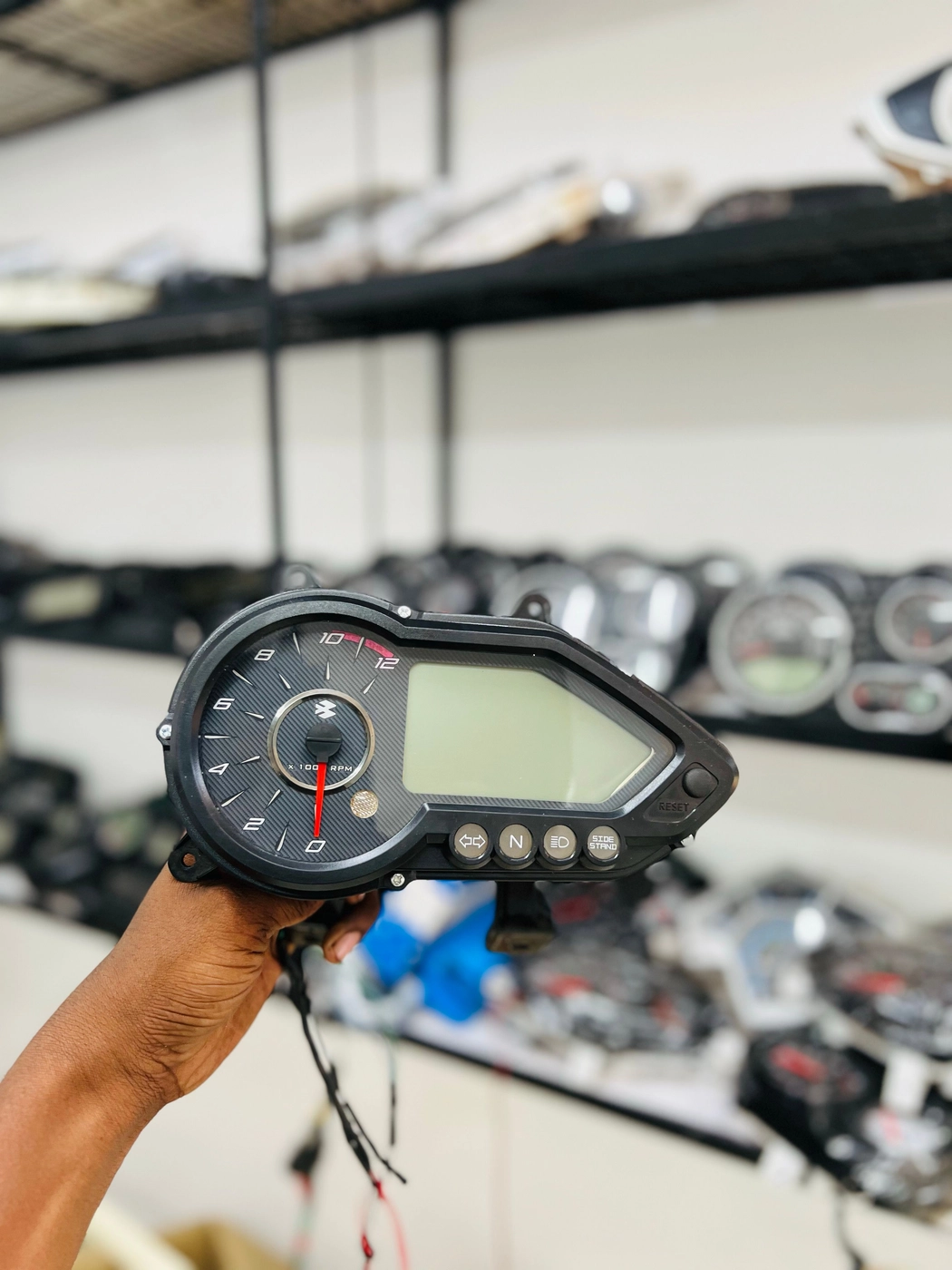 PULSER 220F SPEEDOMETER