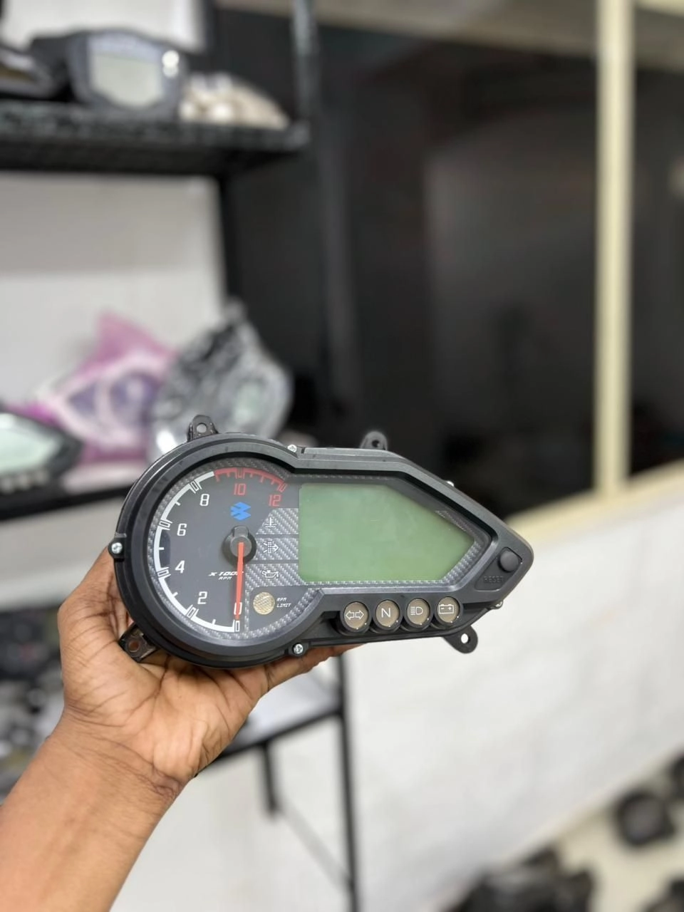PULSER 220 BS4 DIGITAL METER