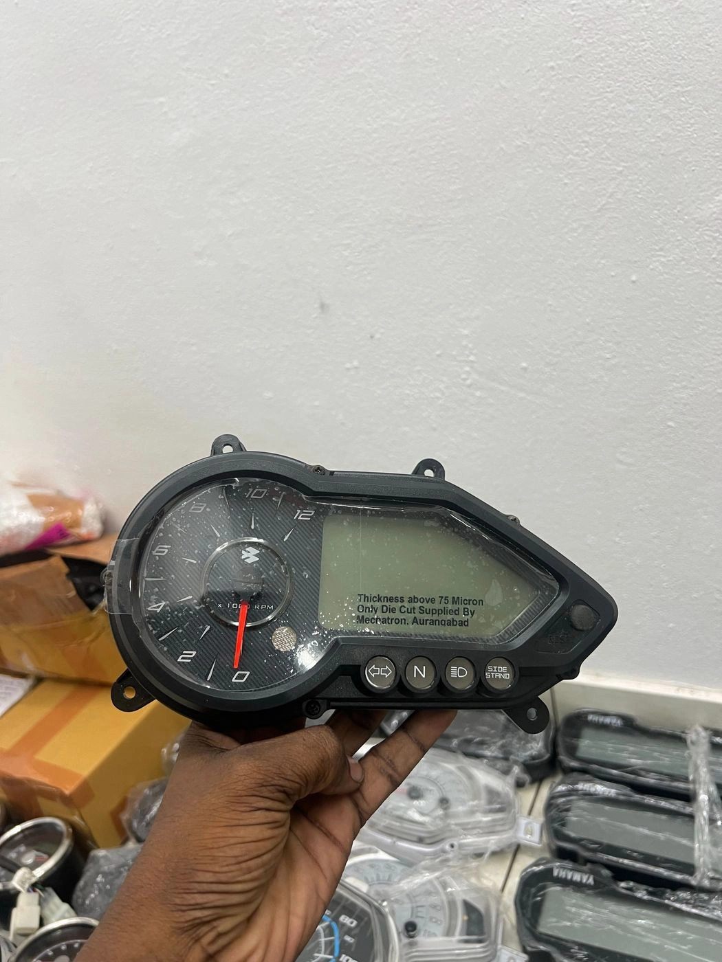 PULSER 220F SPEEDOMETER 2