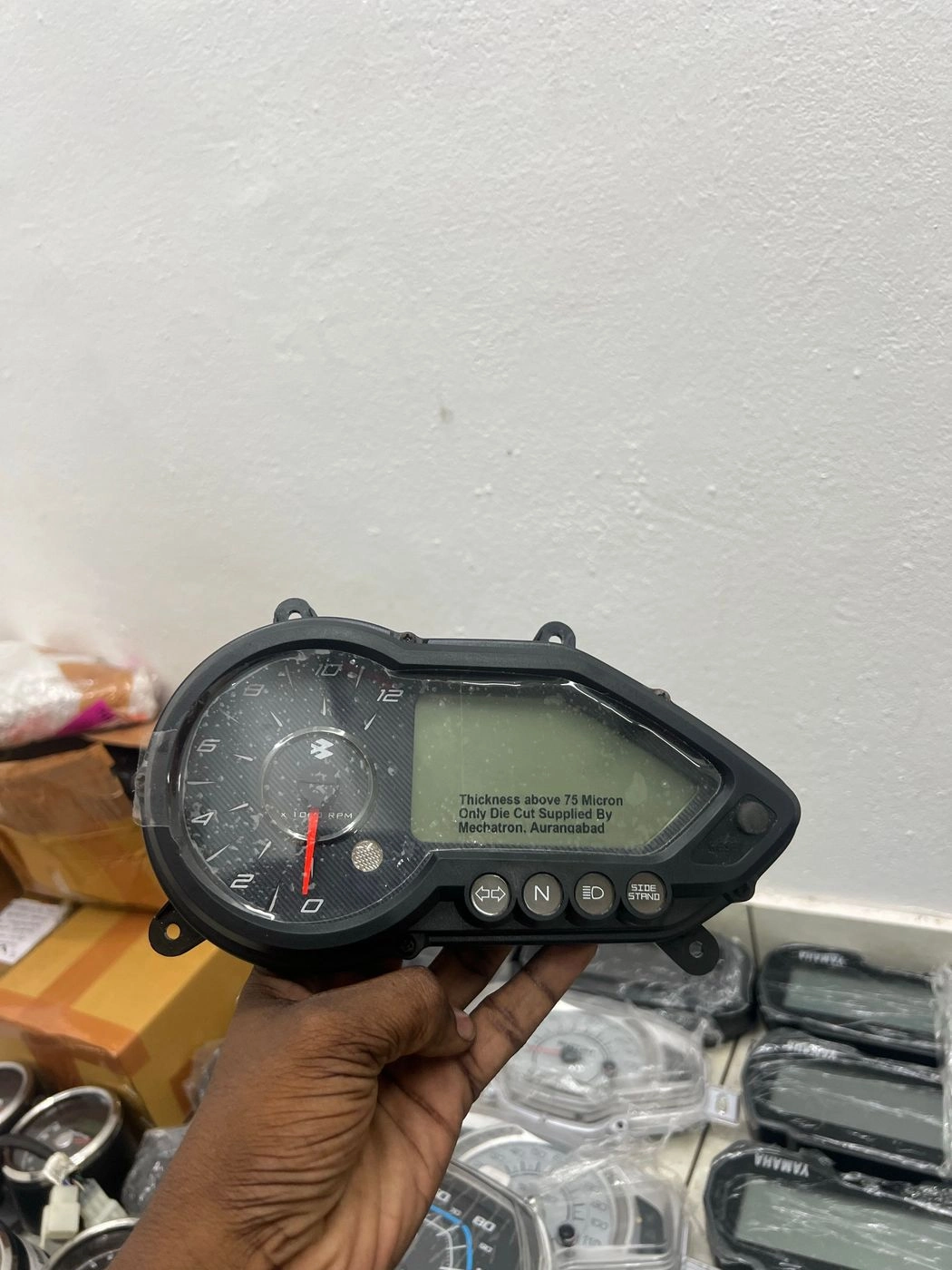 PULSER 220F SPEEDOMETER 3
