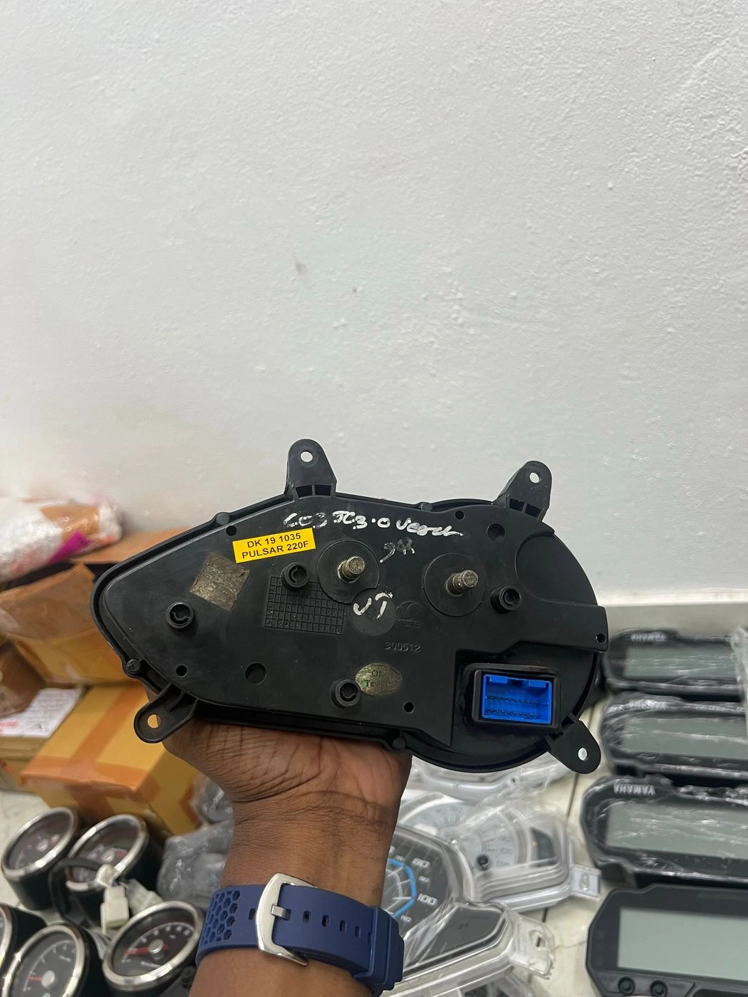 PULSER 220F SPEEDOMETER 4