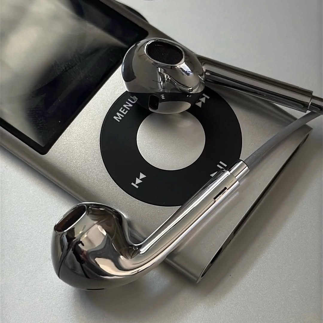 Chrome Wired Earbuds 7