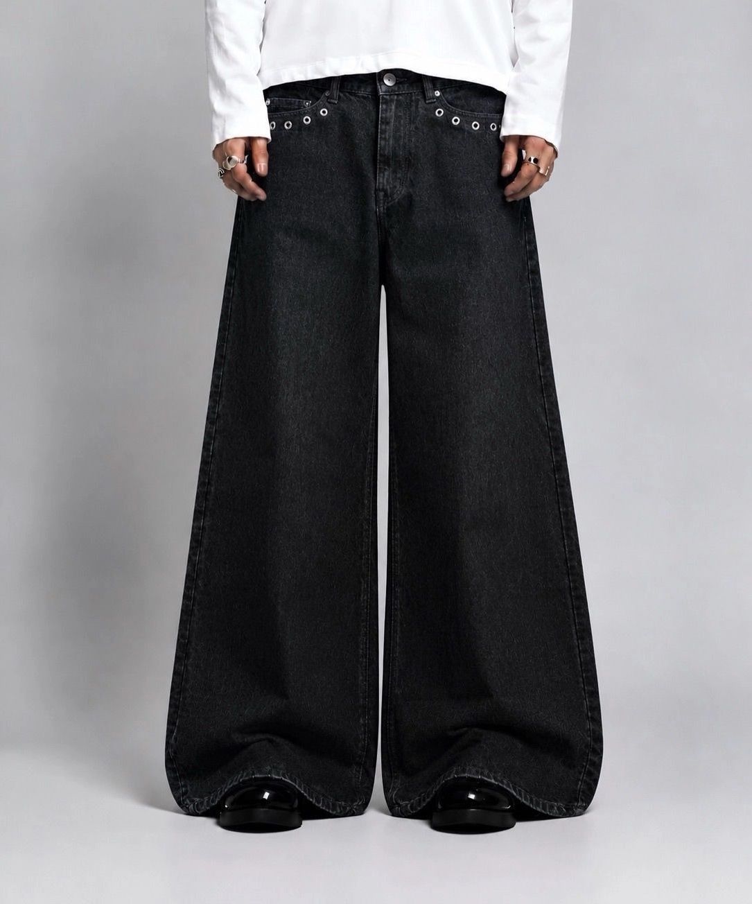 RIVET BLACK RAW DENIM 1