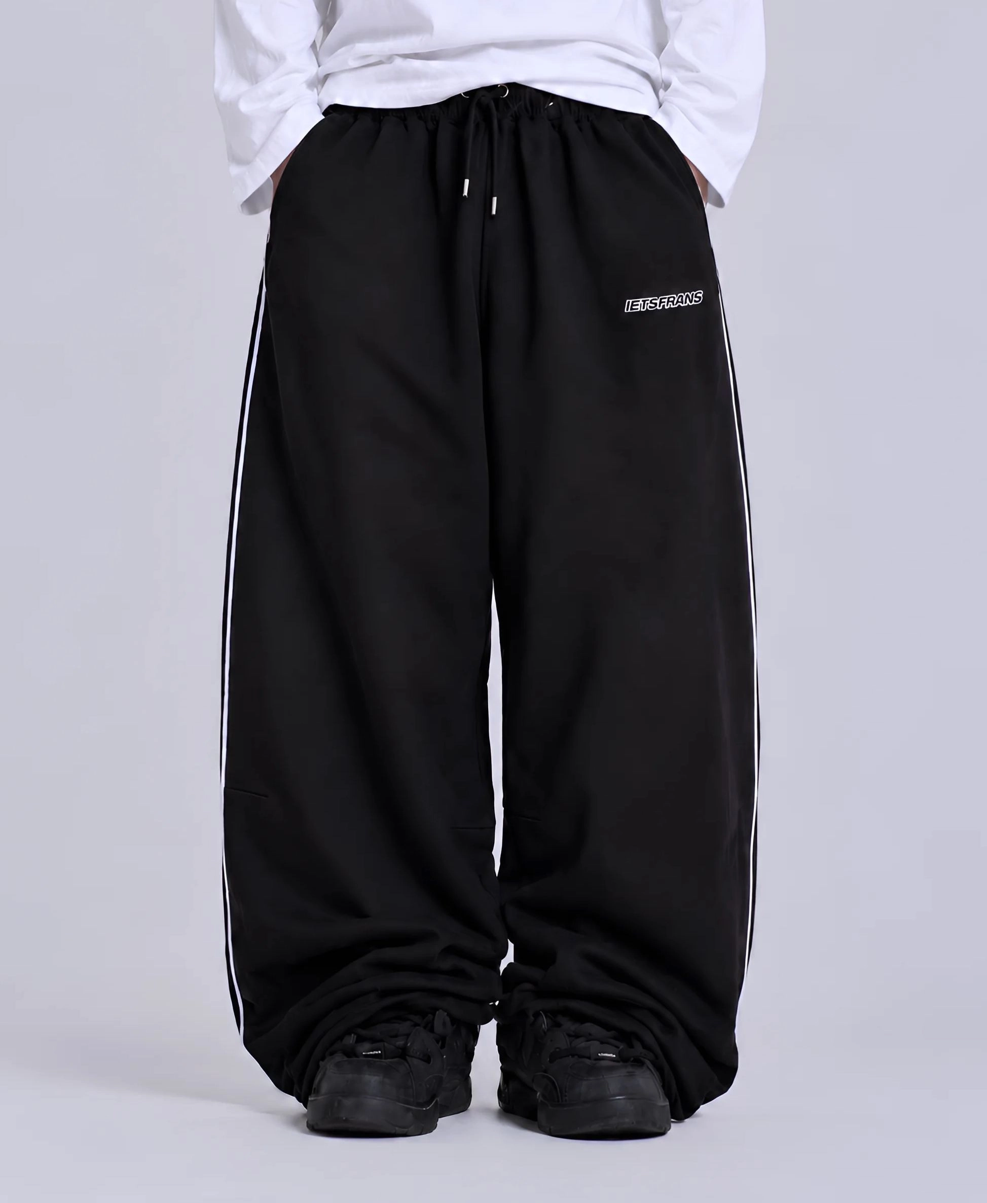 IETS FRANS BLACK 1