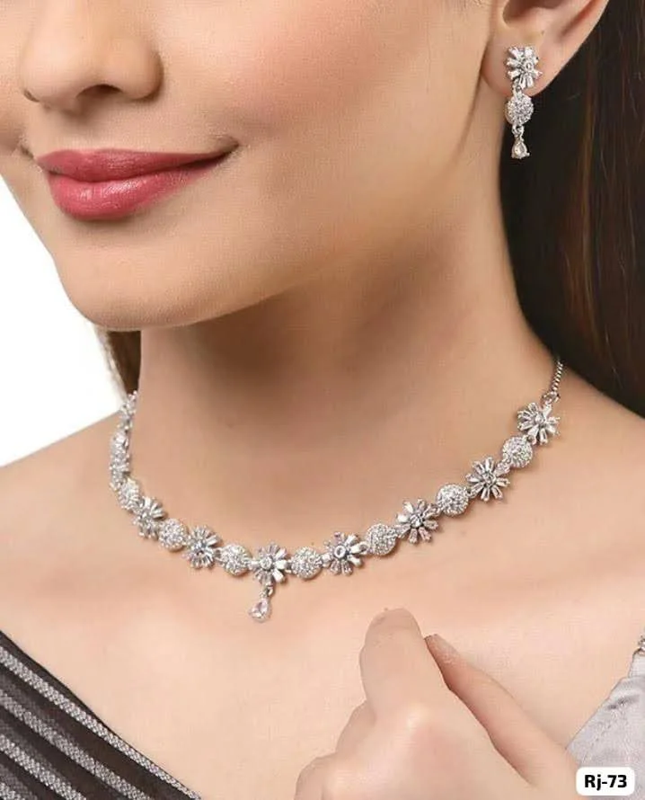 Elegant Diamond Flower Necklace Set