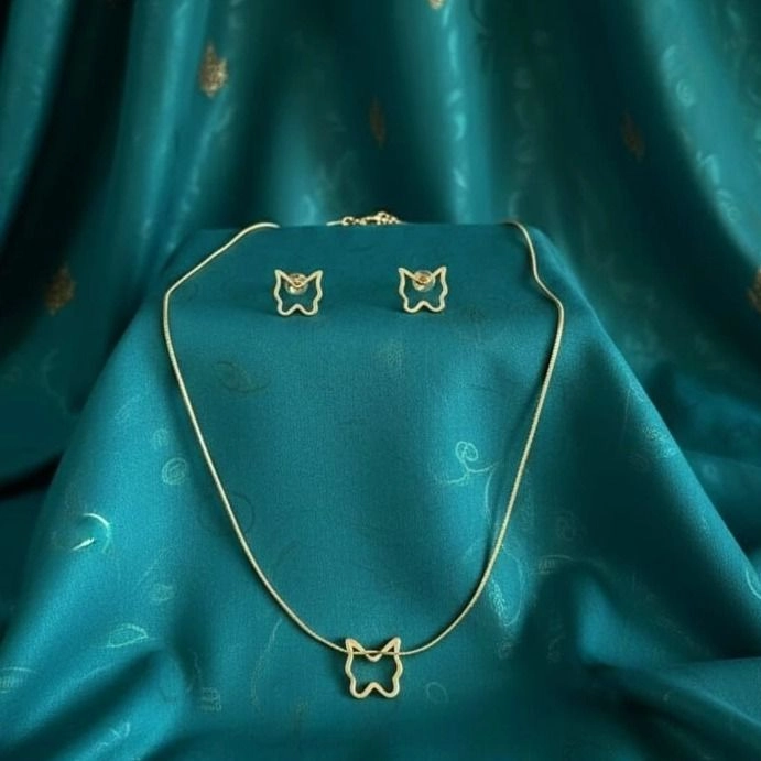 Elegant Butterfly Matte Gold Chain Set – Minimal Designer Jewellery for Women