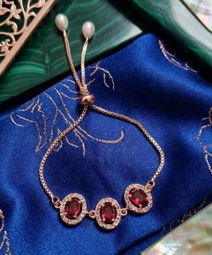 Royal Emerald Glow Adjustable Bracelet – Elegant Rose Gold Designer Bracelet for Women