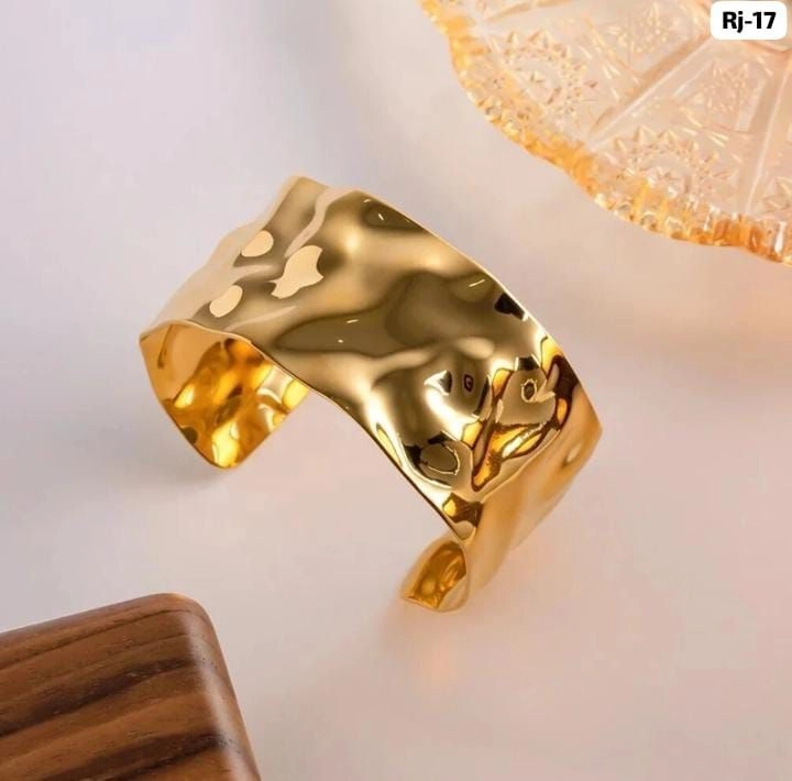 Royal Hammered Gold Bangle – Premium Statement Designer Bangle for Women