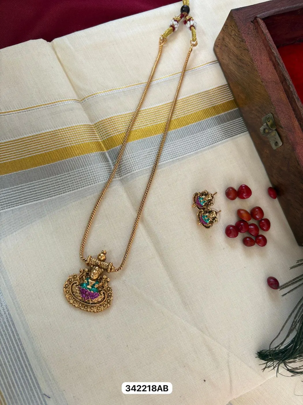 Vishu Special Kaveri Lakshmi Pendant Necklace Set