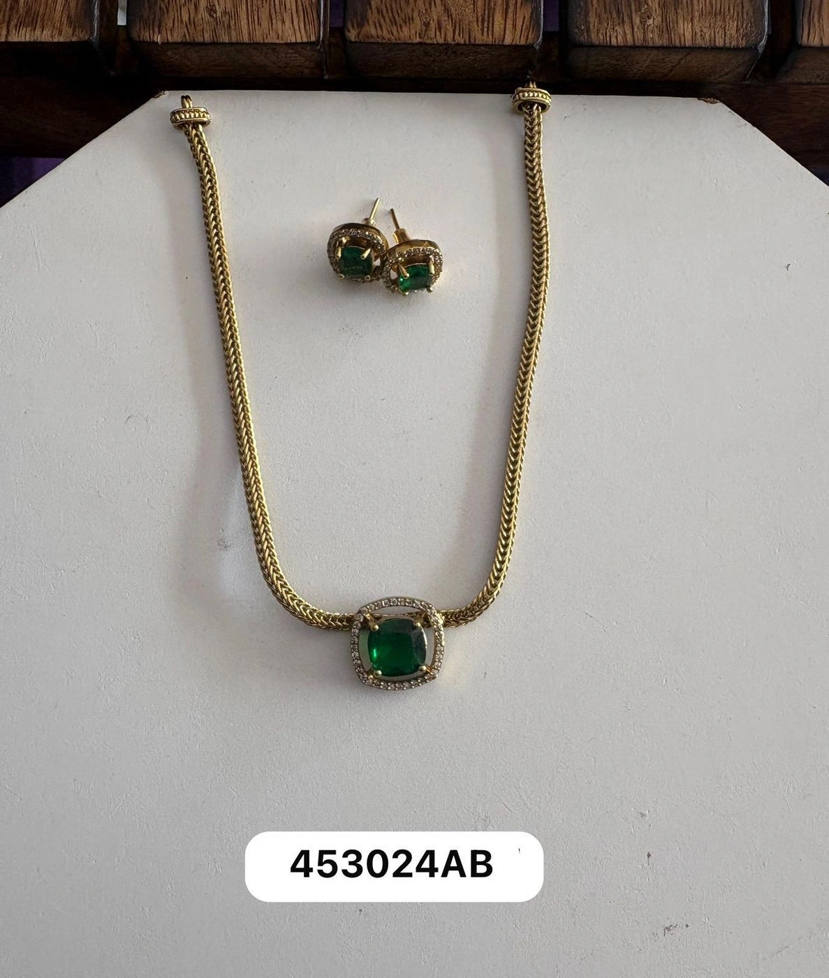 Classic Glow Pendant Chain Set