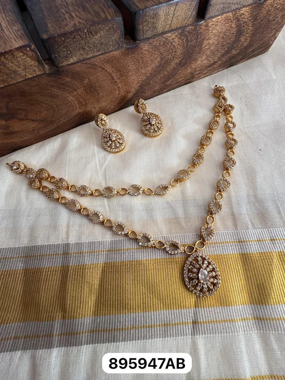 Royal Teardrop Stone Necklace Set