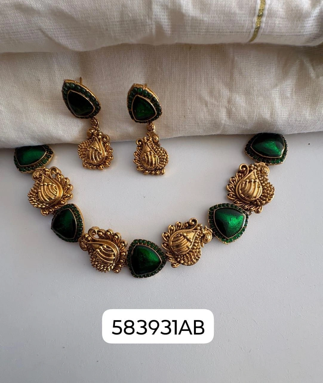 Emerald Peacock Antique Neck Set 2