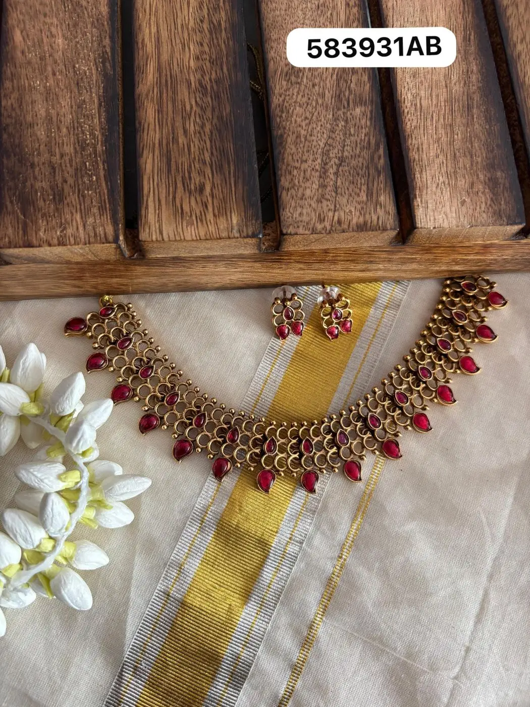 Tryloom Heritage Gemstone Temple Necklace Set – Premium Antique Gold Finish Jewellery 2