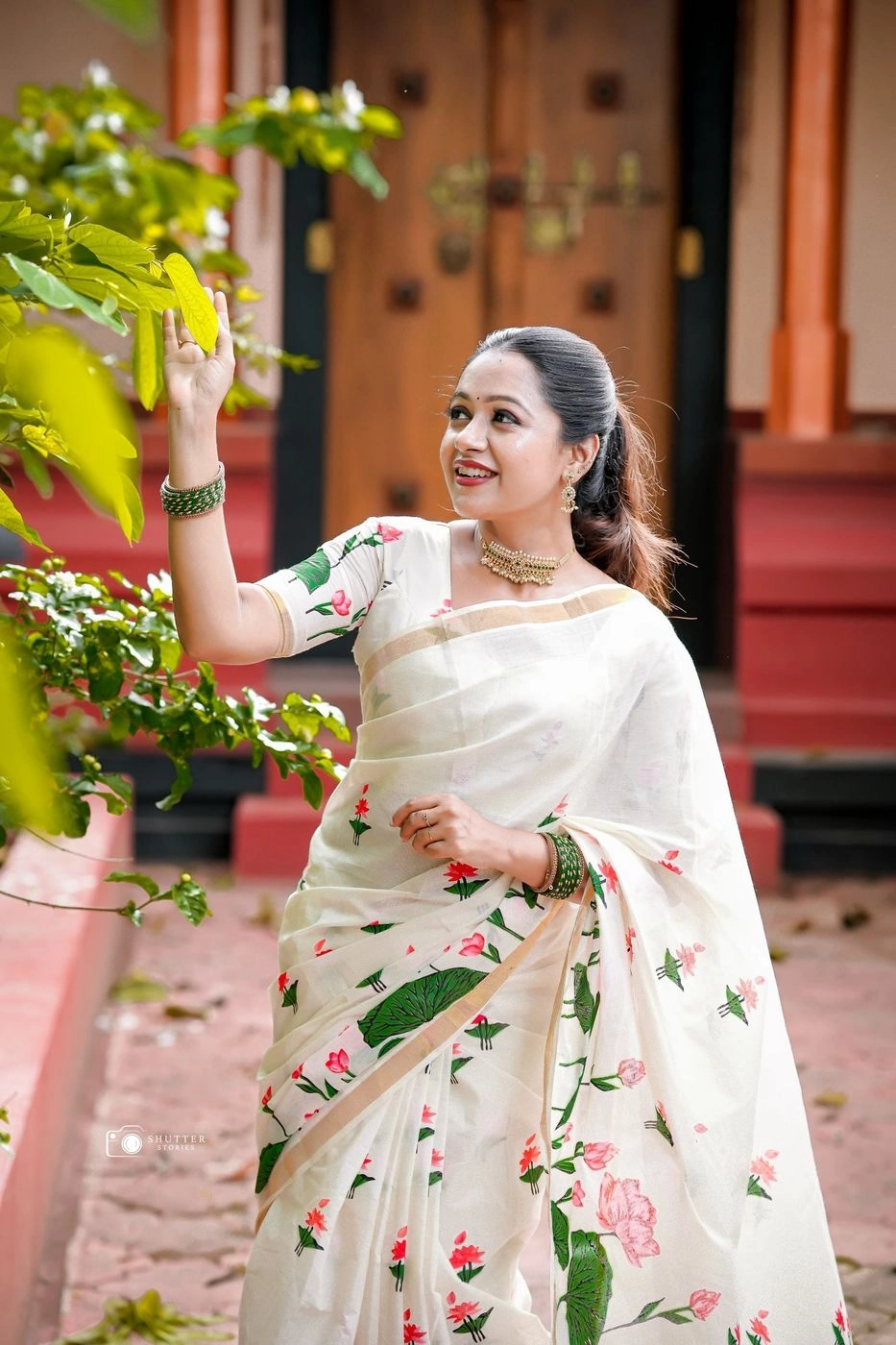 Tryloom Sumangala Small Lotus Onam Set Saree | Premium Kerala Cotton Floral Set Mundu for Women 1