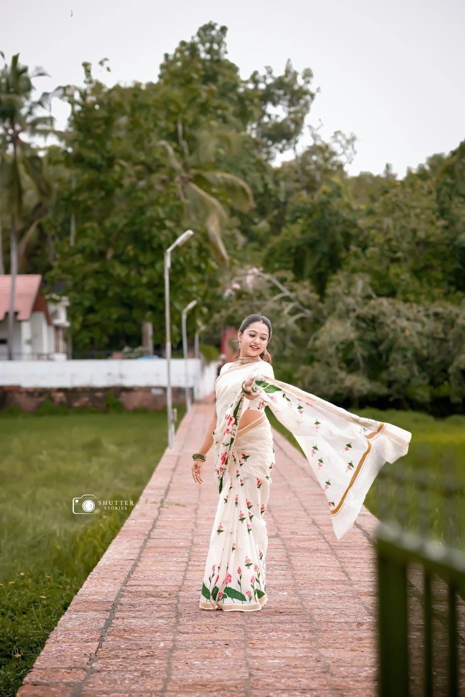 Tryloom Sumangala Small Lotus Onam Set Saree | Premium Kerala Cotton Floral Set Mundu for Women 5