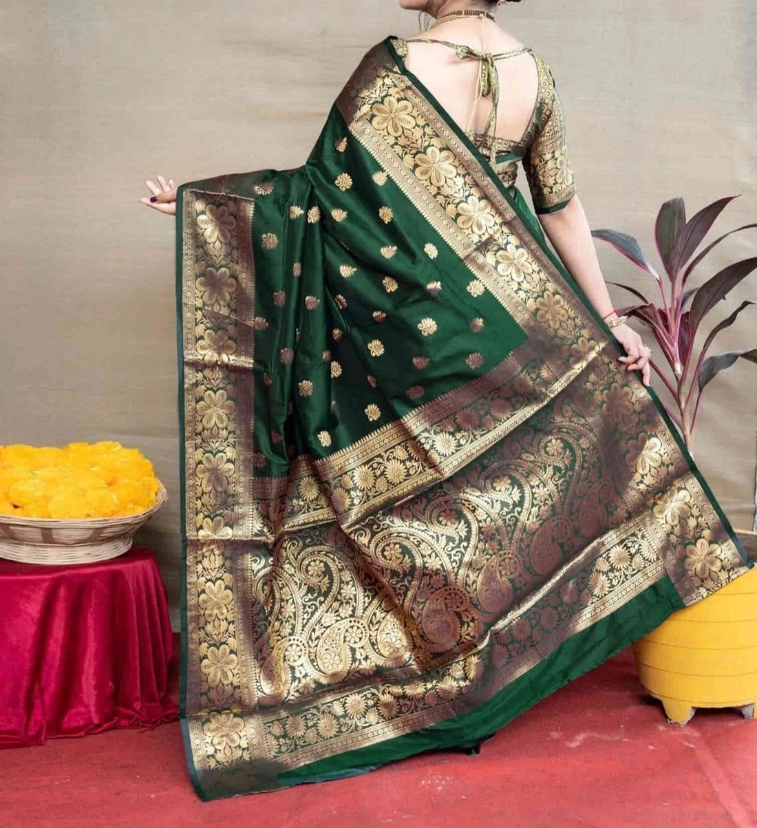 Tryloom Dark Green Silk Woven Banarasi Saree 4