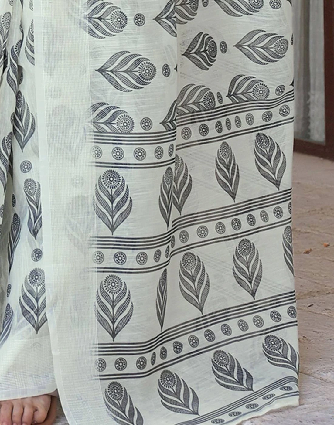 Tryloom Ready To Wear Off White Linen Printed Embroidery Border Onam Saree 5
