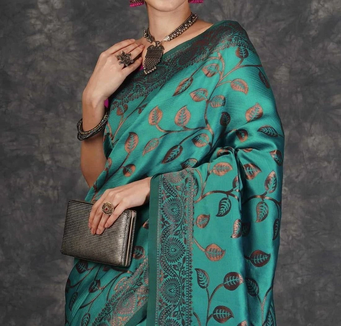 Tryloom Dark Purple Silk Woven Banarasi Saree 4