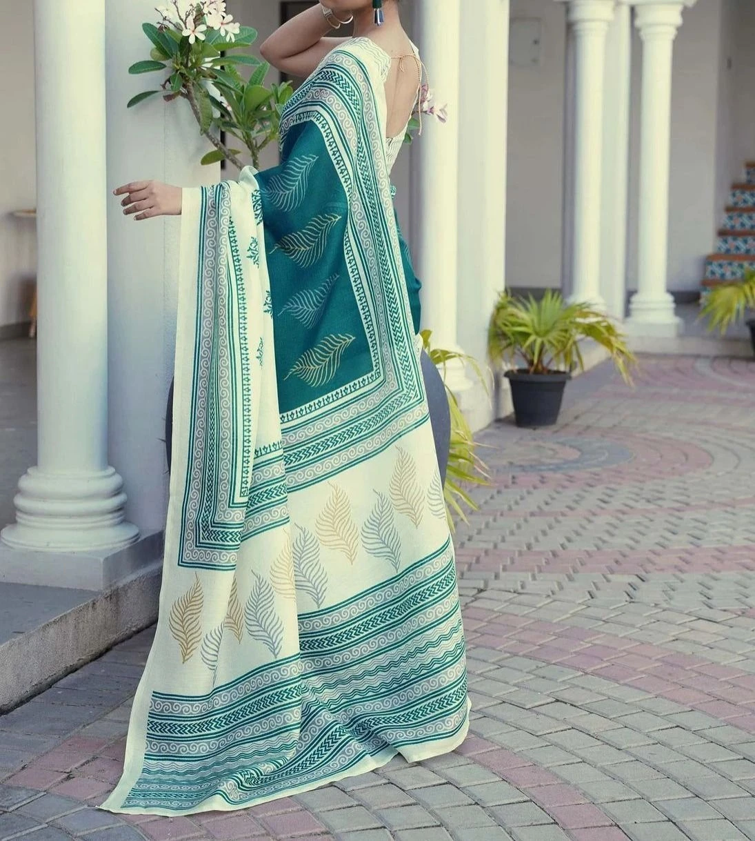 Tryloom Off White Cotton Blend Printed Onam Saree 10