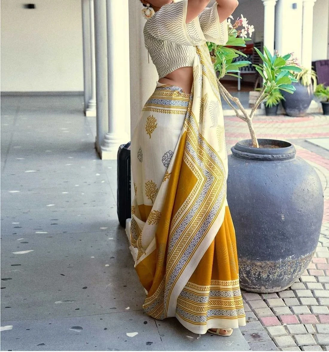 Tryloom Off White Cotton Blend Printed Onam Saree 7