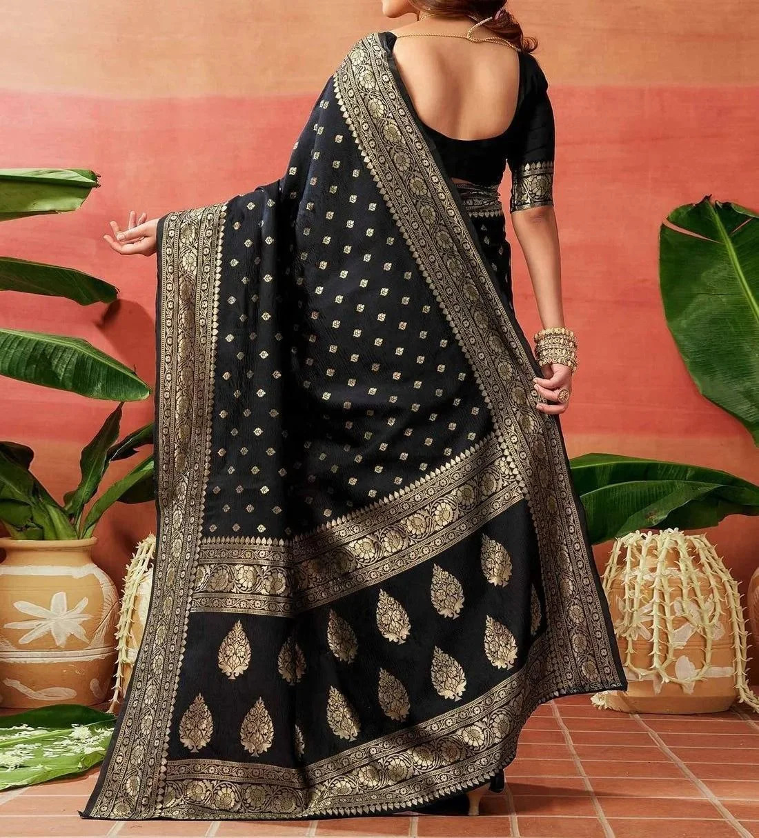 Tryloom Black Silk Woven Banarasi Saree 5