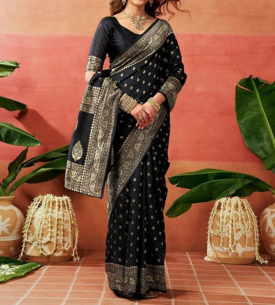 Tryloom Black Silk Woven Banarasi Saree 3