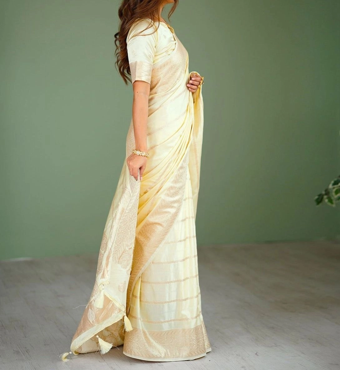 Cream Silk Woven Kanjivaram Onam Saree 3