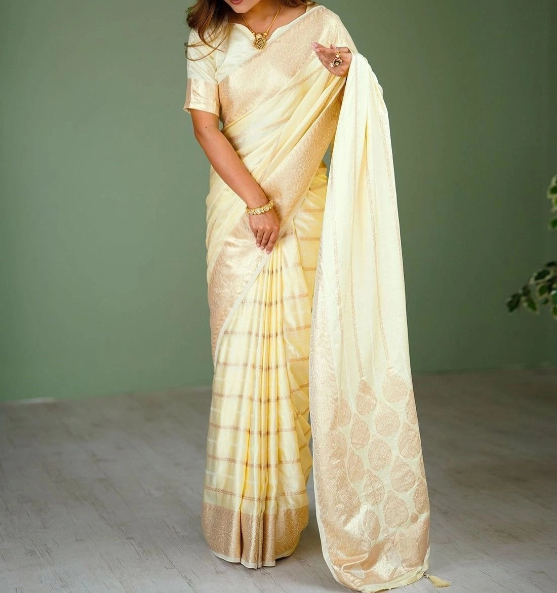 Cream Silk Woven Kanjivaram Onam Saree 4