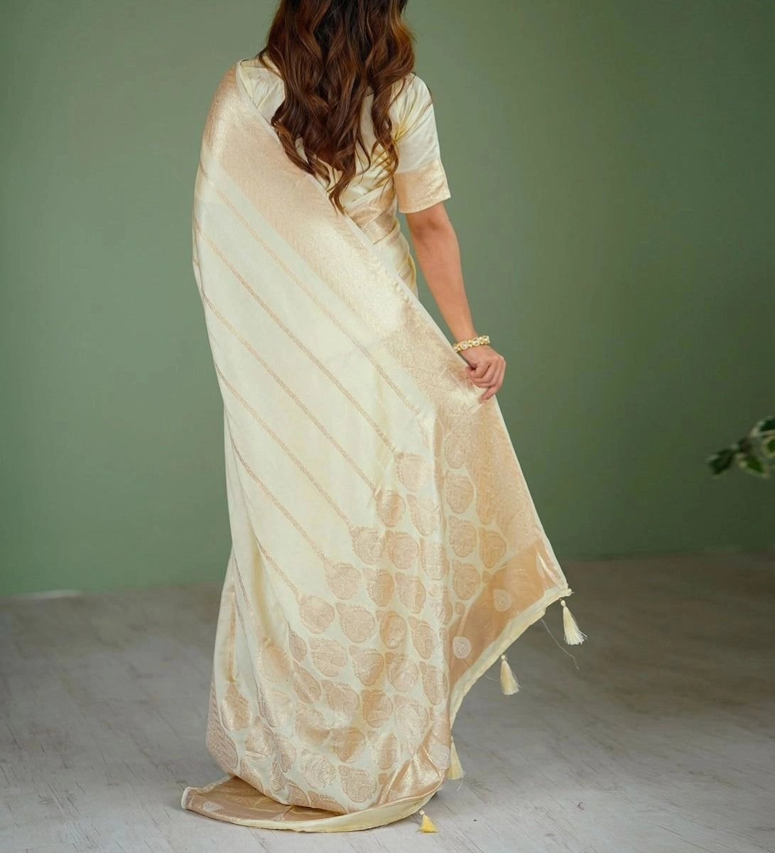 Cream Silk Woven Kanjivaram Onam Saree 5