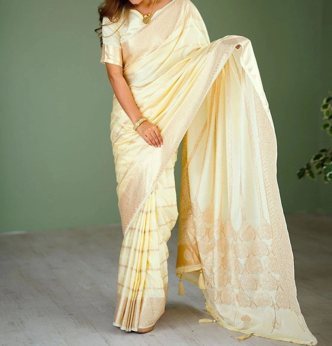 Cream Silk Woven Kanjivaram Onam Saree 6