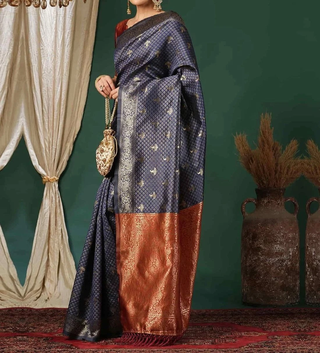 Tryloom Silk Blend Woven Banarasi Saree 1