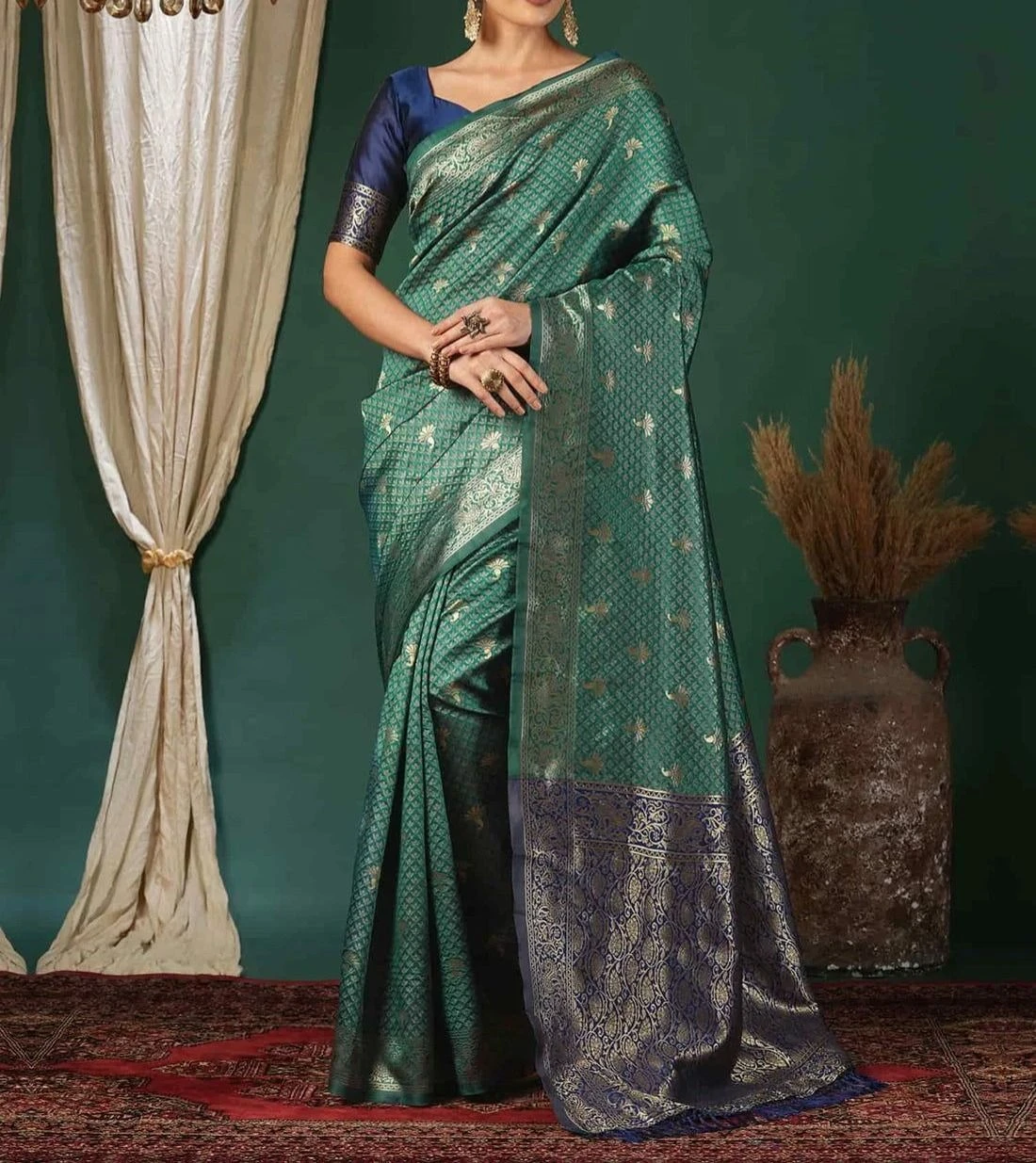 Tryloom Silk Blend Woven Banarasi Saree 2