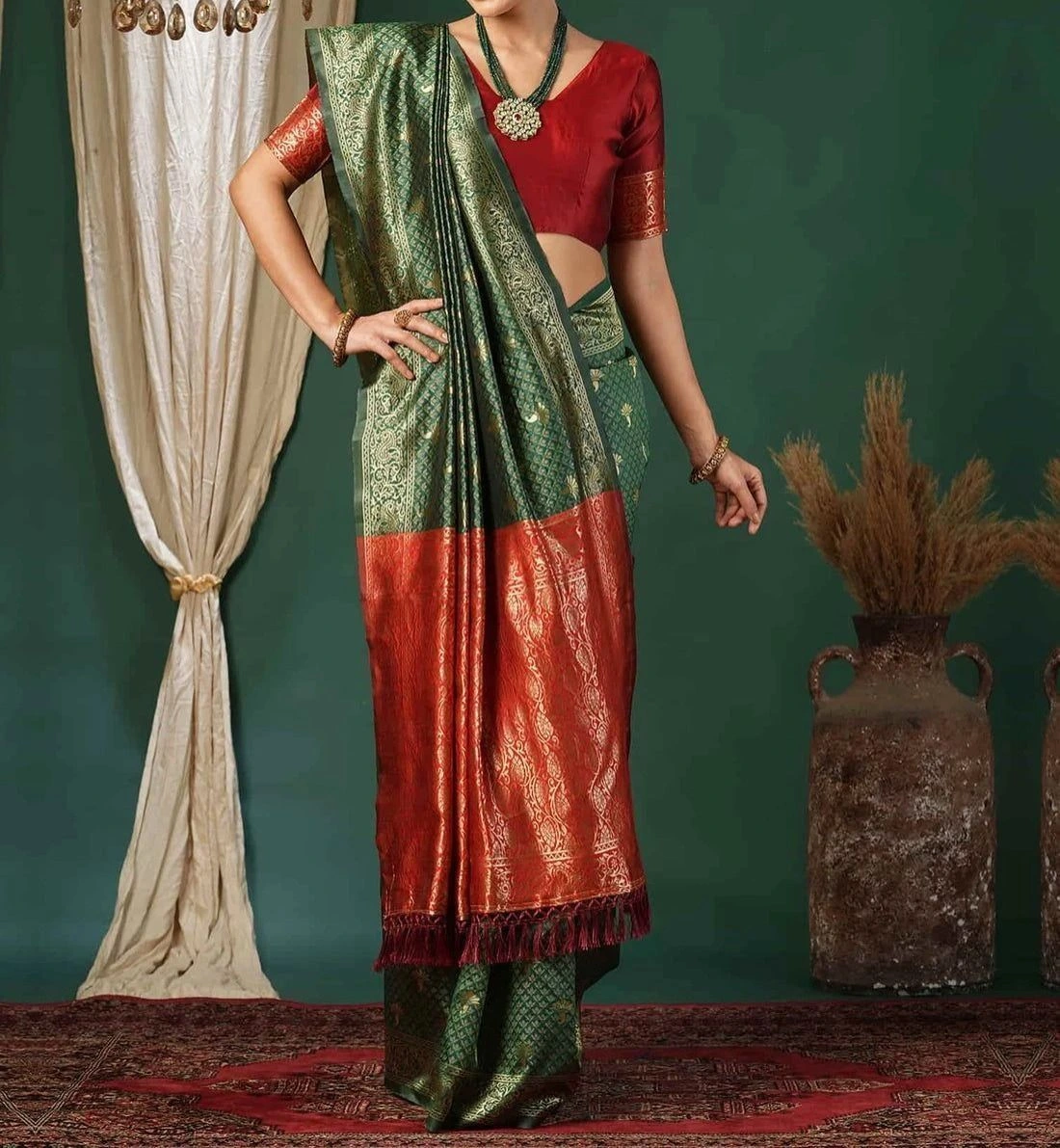 Tryloom Silk Blend Woven Banarasi Saree 3