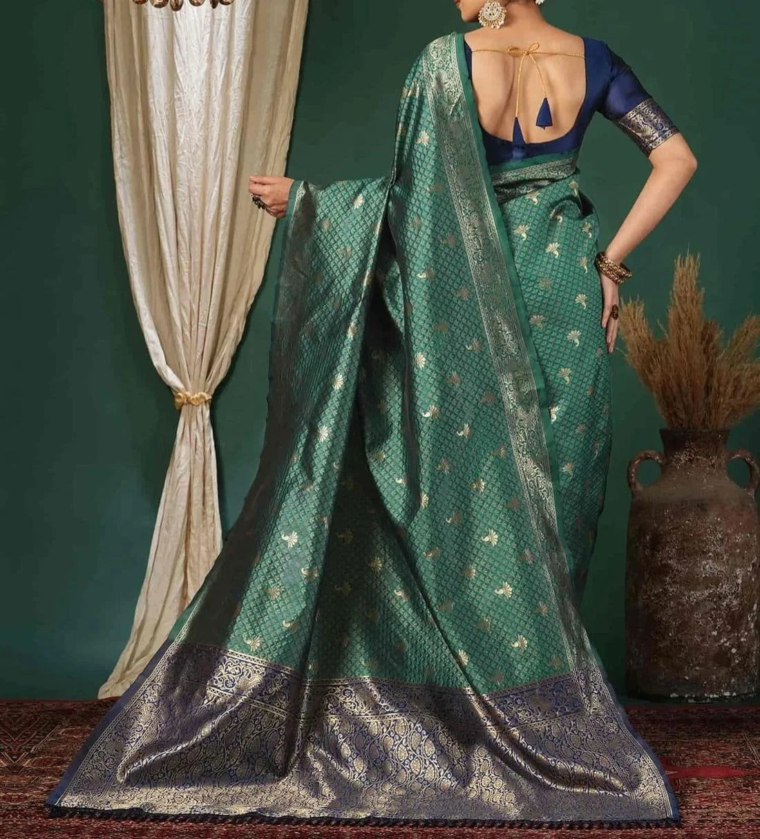 Tryloom Silk Blend Woven Banarasi Saree 6