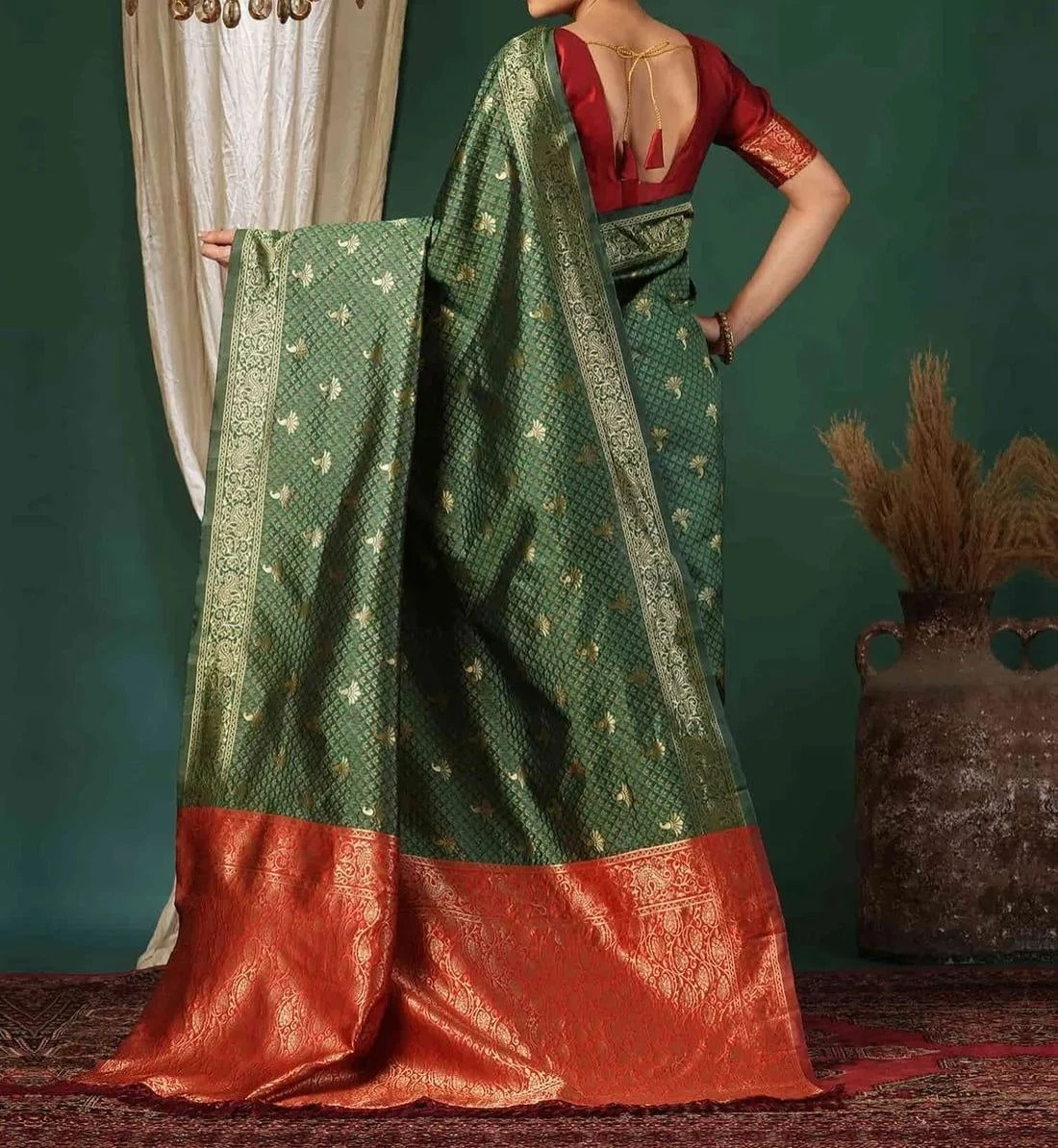 Tryloom Silk Blend Woven Banarasi Saree 7