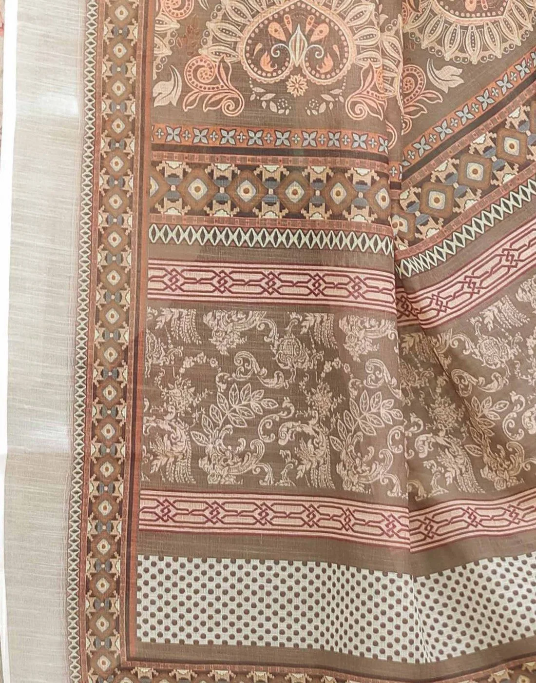 Tryloom Cream Linen Printed Onam Saree 6