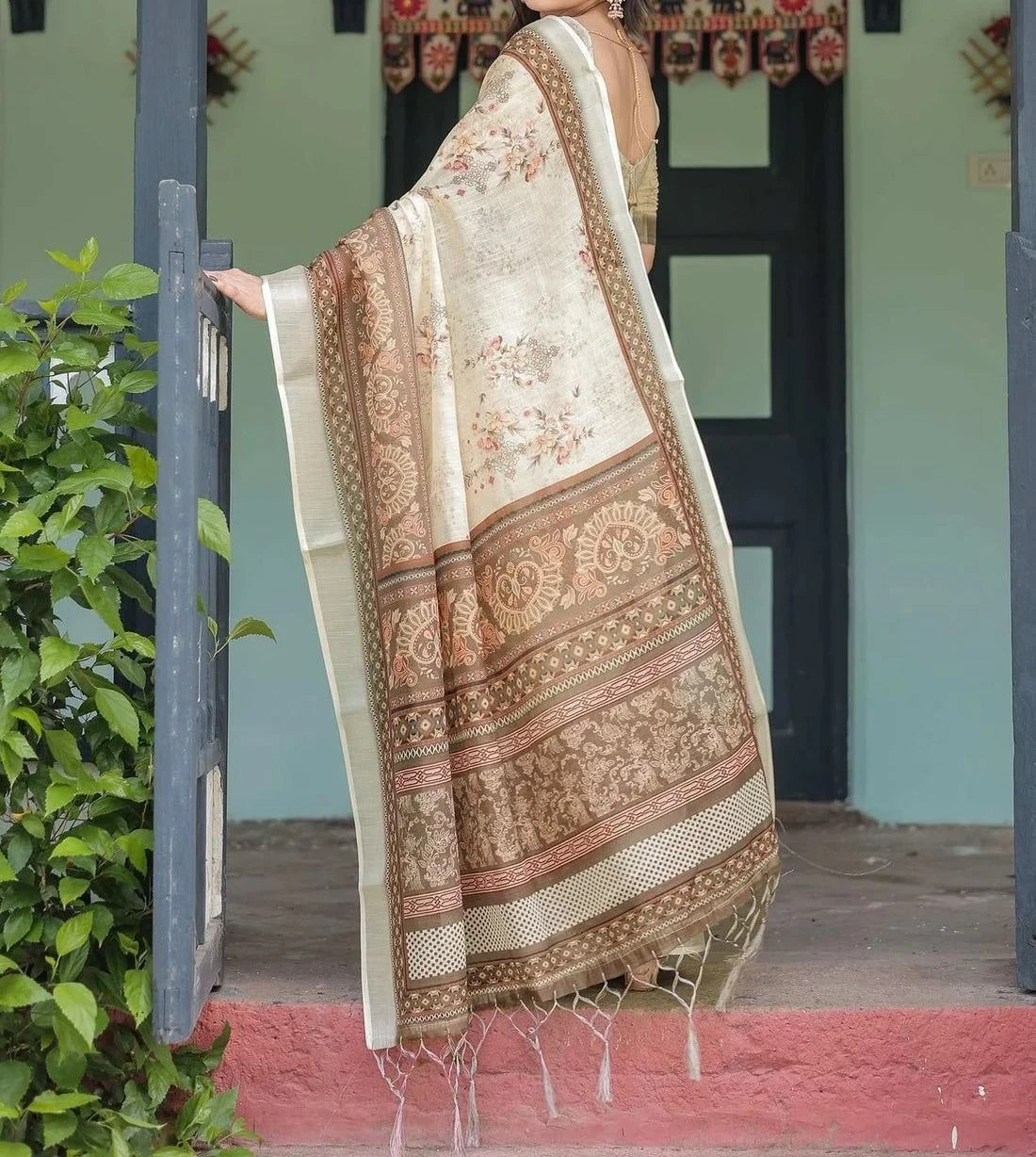 Tryloom Cream Linen Printed Onam Saree 5