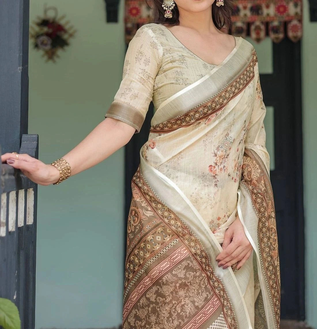 Tryloom Cream Linen Printed Onam Saree 3