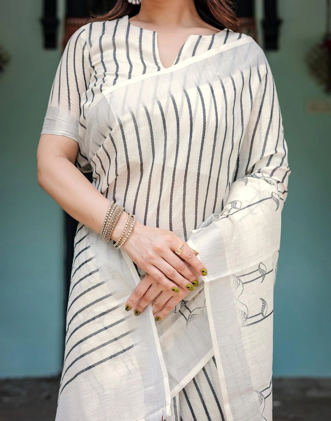 Tryloom Off White Linen Printed Onam Saree 9