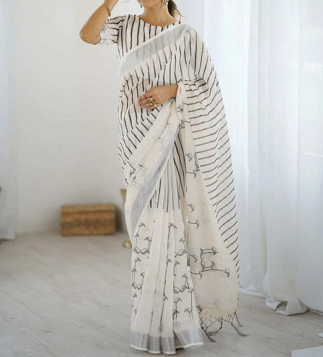 Tryloom Off White Linen Printed Onam Saree 7