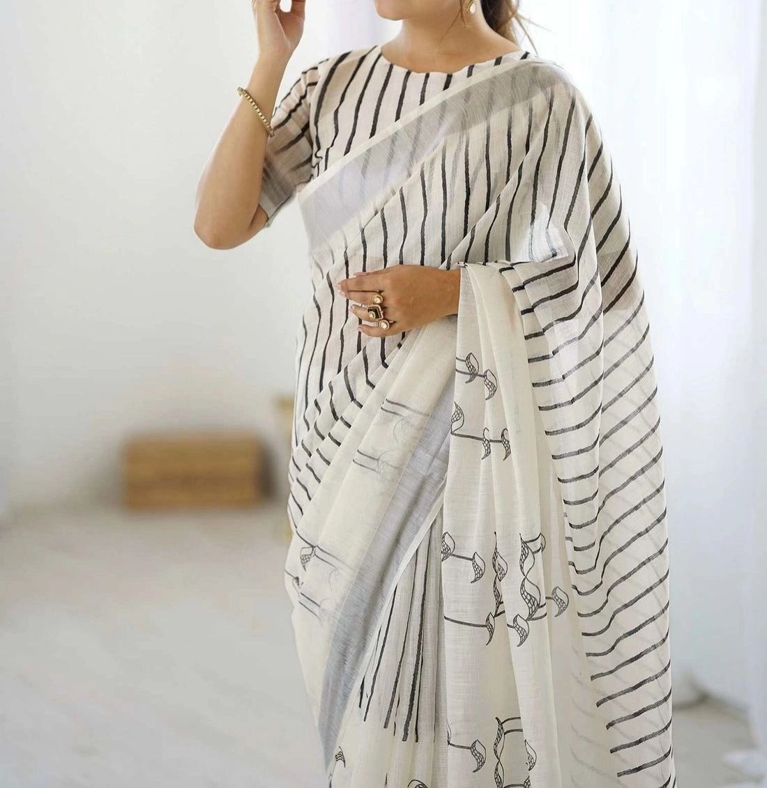 Tryloom Off White Linen Printed Onam Saree 1