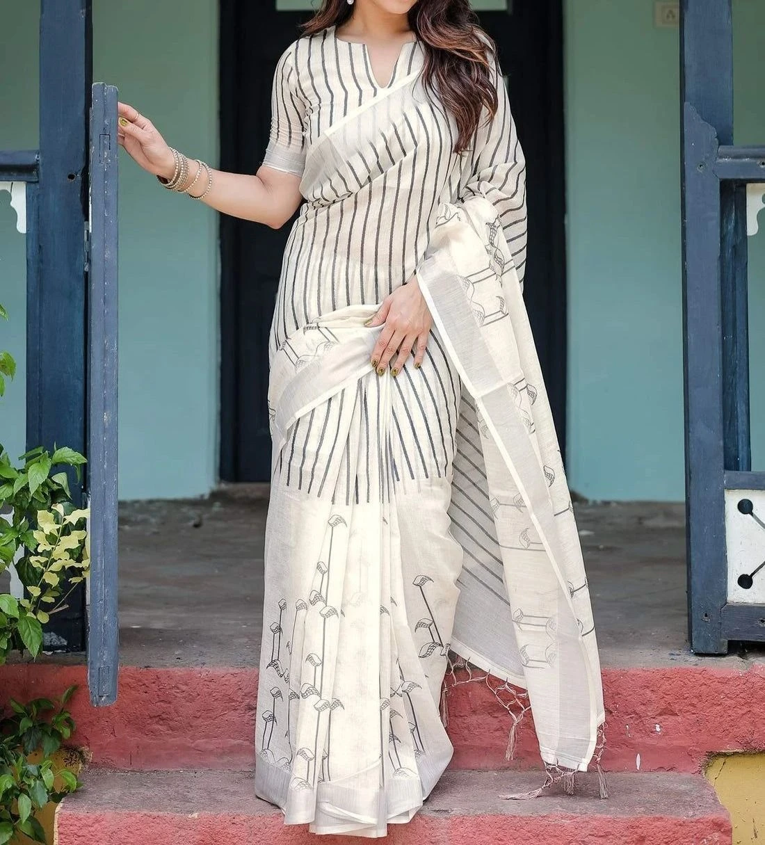 Tryloom Off White Linen Printed Onam Saree 2