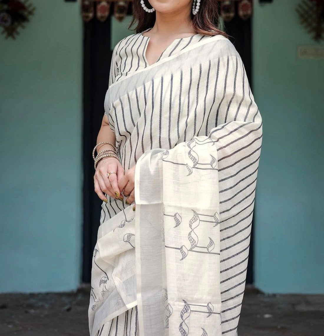 Tryloom Off White Linen Printed Onam Saree 3