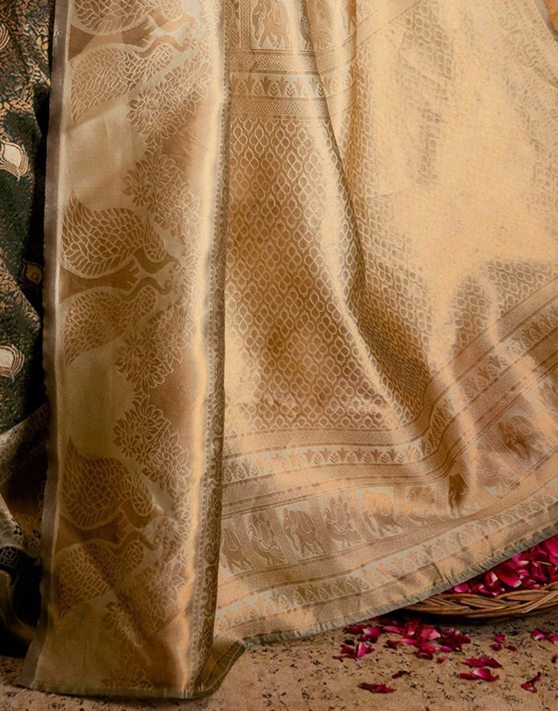 Tryloom Dark Green Silk Woven Kanjivaram Saree 8