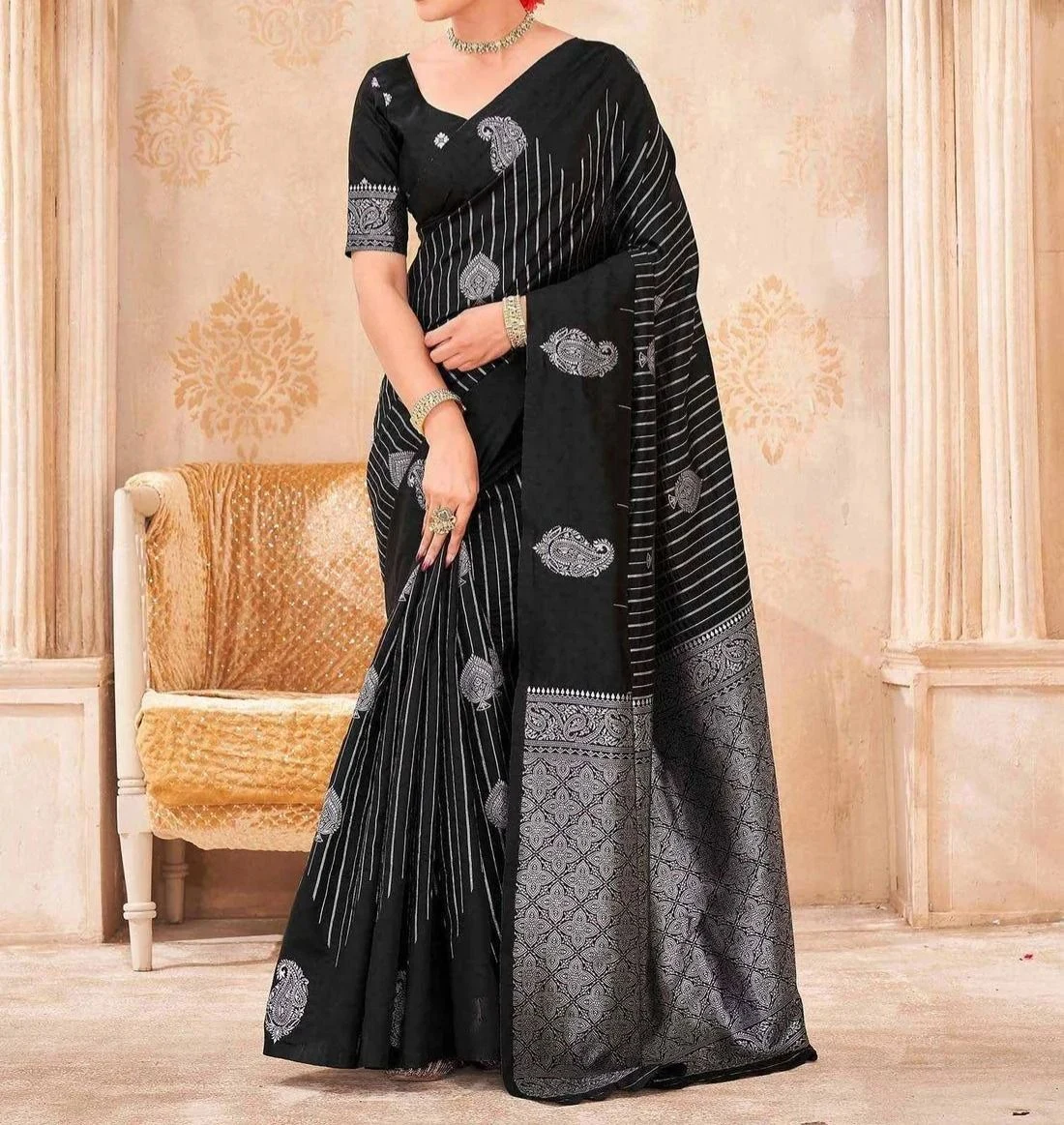 Tryloom Black Silk Woven Banarasi Saree 1