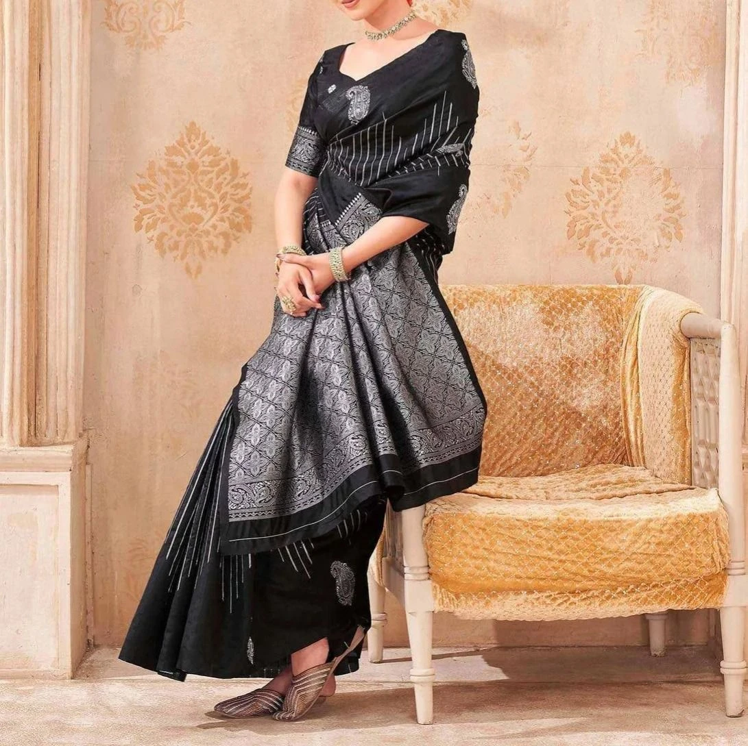 Tryloom Black Silk Woven Banarasi Saree 4