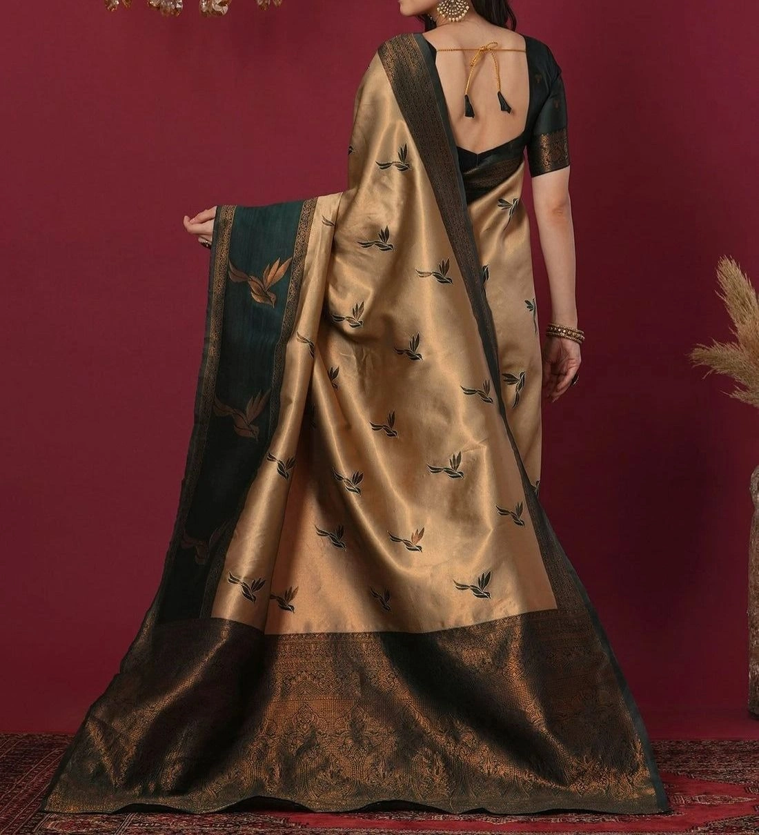 Tryloom Beige Silk Woven Banarasi Saree 4